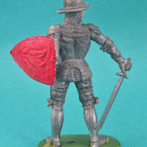 03. Chevalier en armure de faction avec épée et bouclier.